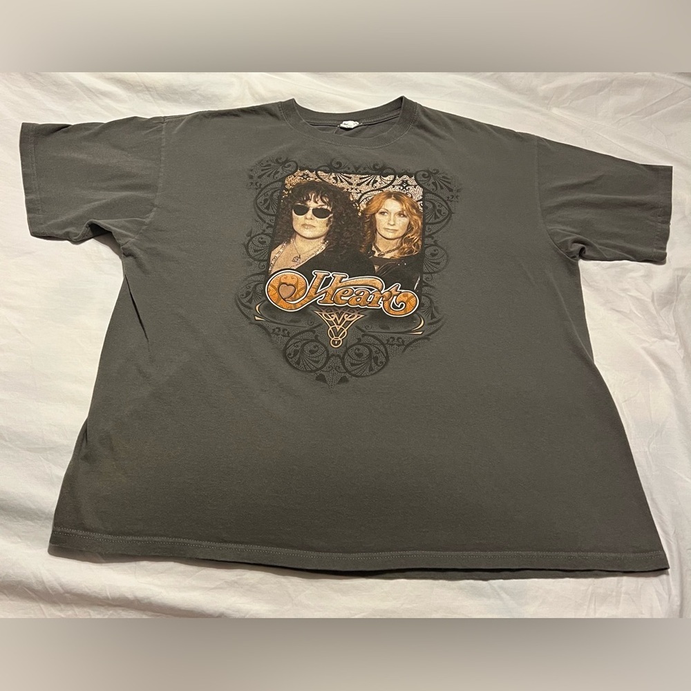 UC Heart 2009 Human Tour 2X Tshirt